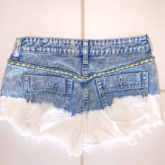 Free People destructed/destroyed denim shorts 🌸 - Picture 2 of 4